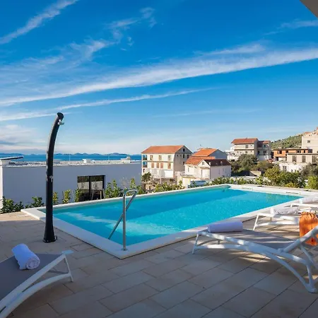 Mattina Villa